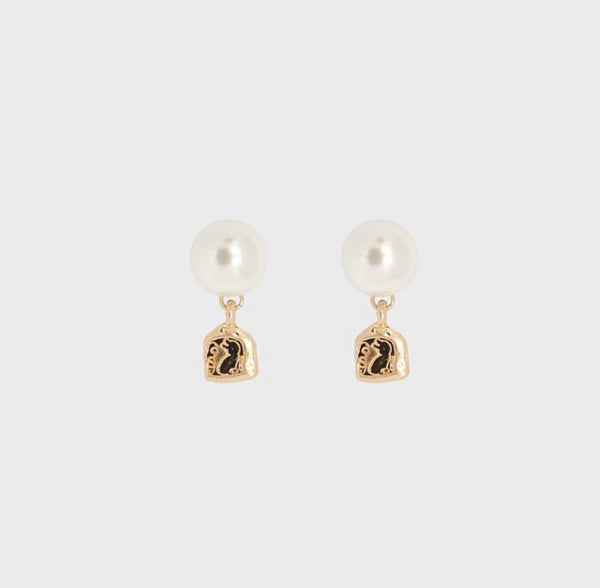 ZINGARA PEARL STUDS